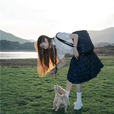 《谎言之城》海报